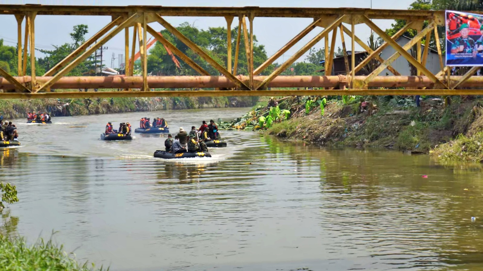 Peduli Sungai Deli, Wali kota Medan Gelar Apel Gotong Royong Bersih - bersih Sungai Deli Kolaborasi Dengan TNI AD